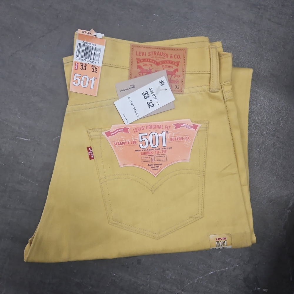 Levi's Men's Straight Fit Jeans in Yellow